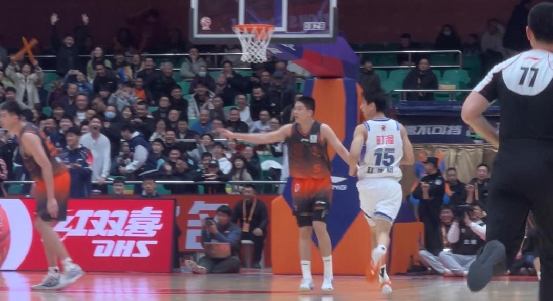 天天盈球网-“神奇小子”是王证！高速男篮99：75双杀宁波，迎四连胜